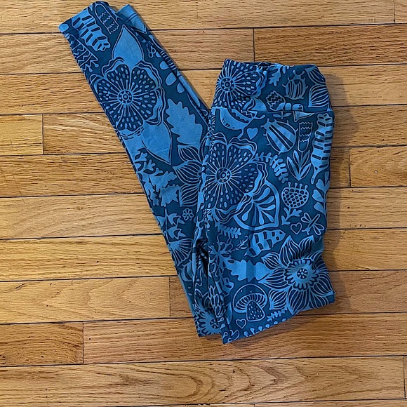 LuLaRoe Pants - Gorgeous blue LuLaroe floral leggings OS